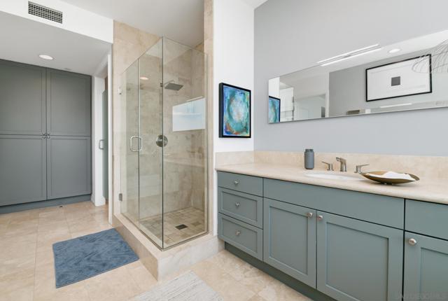 2500 6Th Ave, San Diego CA: https://media.crmls.org/mediaz/92b5c5dc-d53a-426d-b268-c6d0dcc889f1.jpg