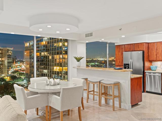 1810 Avenida Del Mundo, Coronado CA: https://media.crmls.org/mediaz/92b61319-7342-4af5-b637-61c958aa4c28.jpg