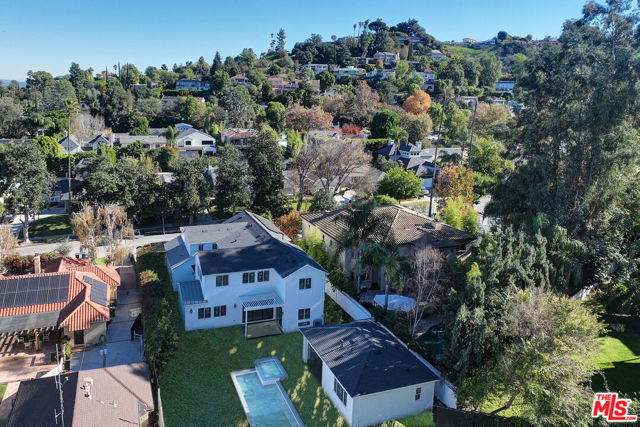 4241 Woodcliff Road, Sherman Oaks CA: https://media.crmls.org/mediaz/92b65a32-5f71-4a74-9fd6-012a9a51b76f.jpg