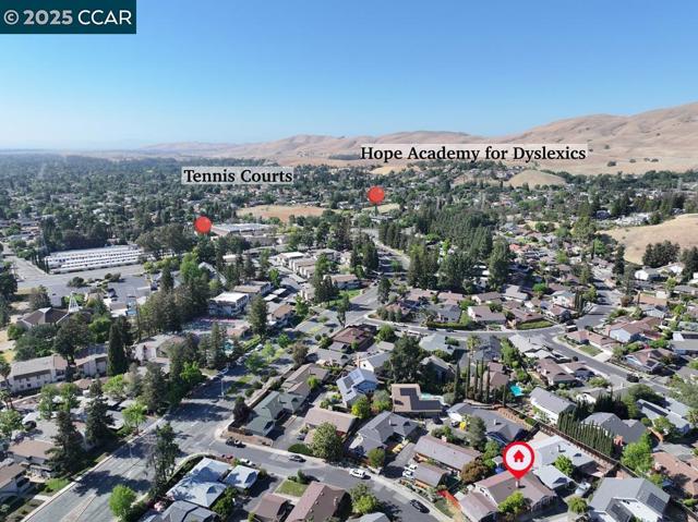 1821 Alicante Ct, Concord CA: https://media.crmls.org/mediaz/92b69fc1-a46b-4a2e-915b-5fc966a2ffd4.jpg