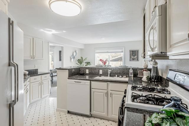 518 Almer Road, Burlingame CA: https://media.crmls.org/mediaz/92b76ac9-7d27-4081-bdda-9f8537ba2884.jpg