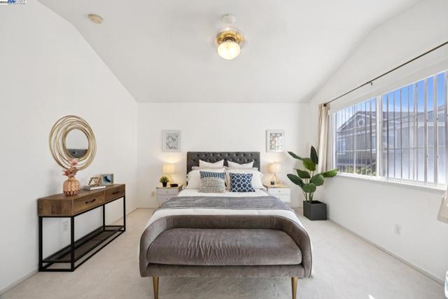 15 Mcdonnel Rd, Alameda CA: https://media.crmls.org/mediaz/92b77da4-37b6-4a9b-95b9-42961a939acb.jpg