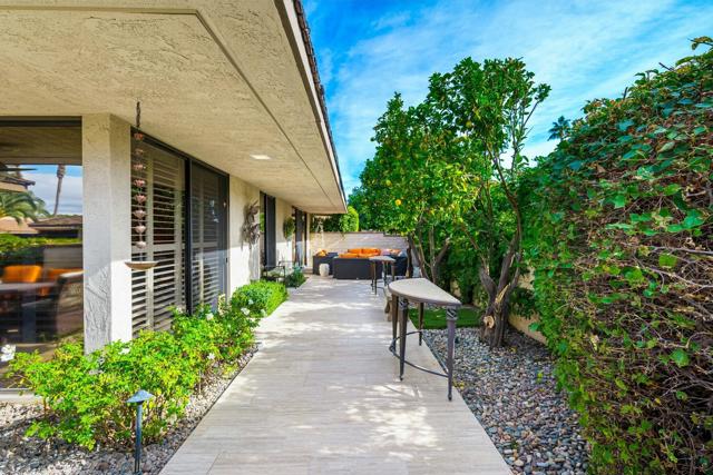 1 Briarcliff Court, Rancho Mirage CA: https://media.crmls.org/mediaz/92b78e30-6be5-40c9-8259-56ec53e21e94.jpg