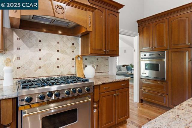 3949 Canyon Rd, Lafayette CA: https://media.crmls.org/mediaz/92b7e32b-c40a-4d30-850d-cf2a0a3c31da.jpg