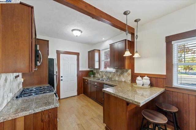 905 S Livermore Ave, Livermore CA: https://media.crmls.org/mediaz/92b81a90-f657-4fae-8149-ef08fba8cb1c.jpg