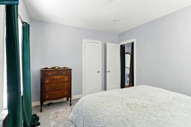 521 C Street, Martinez CA: https://media.crmls.org/mediaz/92b88e46-54f4-4034-b3a9-27c952a66983.jpg