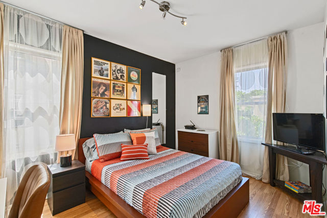 5309 Cahuenga Boulevard, A photo 8