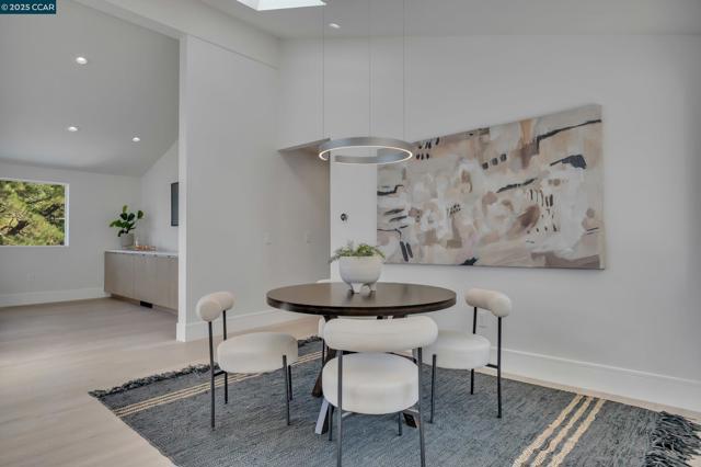 127 Caminar Way, Walnut Creek CA: https://media.crmls.org/mediaz/92b92989-0a0a-4fe4-bd0c-e7196466c1b1.jpg