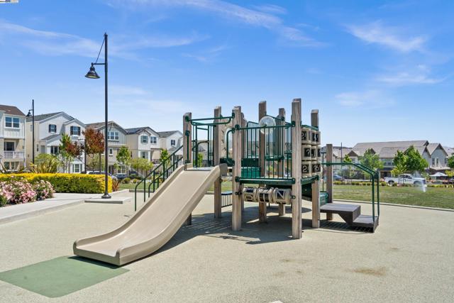 4440 Pine Mountain Way, Dublin CA: https://media.crmls.org/mediaz/92ba3261-40b7-49b4-927a-e29211b511a6.jpg