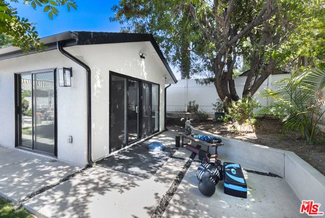 5433 Tampa Avenue, Tarzana CA: https://media.crmls.org/mediaz/92ba8b7b-bc5f-47fe-b7ca-142008c522b8.jpg