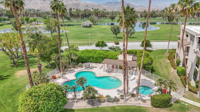 910 Island Drive, Rancho Mirage CA: https://media.crmls.org/mediaz/92bab782-0897-4e7d-a830-7587ebab98b1.jpg