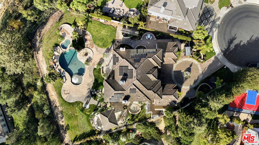 https://media.crmls.org/mediaz/92bb0c65-a1f7-4af6-9cfd-3b255370bac6.jpg?preset=X-Large