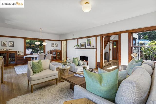 1398 Scenic Ave, Berkeley CA: https://media.crmls.org/mediaz/92bb9e21-89c3-436c-9a32-216810b73dad.jpg