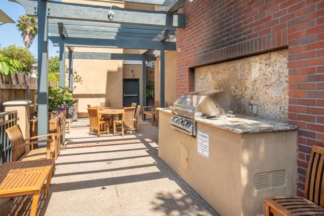 2330 1st Ave, San Diego CA: https://media.crmls.org/mediaz/92bbd28d-52ac-4cba-80c5-8656587b55f9.jpg
