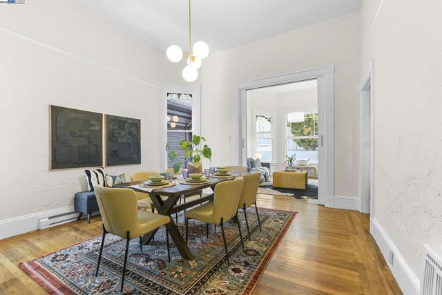 2349 Waverly St, Oakland CA: https://media.crmls.org/mediaz/92bc06af-fb14-4327-b792-5388faab8376.jpg