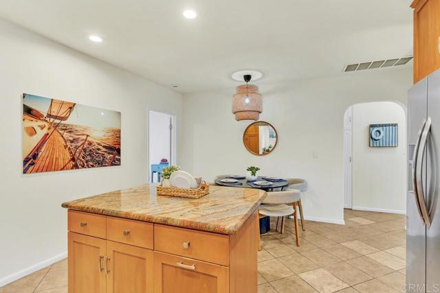 4725 Saratoga Avenue, San Diego CA: https://media.crmls.org/mediaz/92bcc301-9bf5-4689-873e-997b9e94a082.jpg