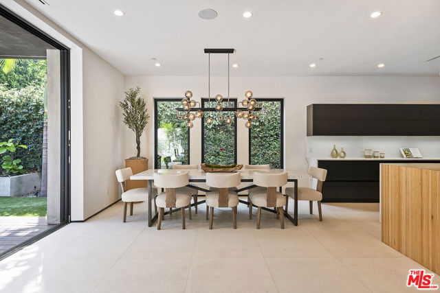 428 N La Jolla Avenue, Los Angeles CA: https://media.crmls.org/mediaz/92bde9c9-f1d7-4c48-b256-caad6ee9a12c.jpg
