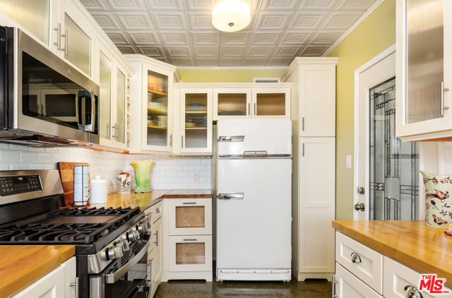 1355 Columbia Drive, Glendale CA: https://media.crmls.org/mediaz/92beec75-09d6-4f91-9b9a-259881dda00e.jpg