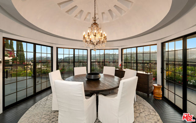 1601 Bel Air Road, Los Angeles CA: https://media.crmls.org/mediaz/92bf0e58-215d-4636-84ad-557bf9900946.jpg