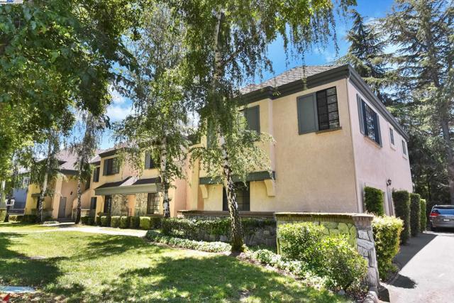 246 Canyon Woods Way, San Ramon CA: https://media.crmls.org/mediaz/92bf2124-c627-464b-a8f8-9981240d27ae.jpg