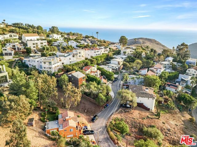 2880 Searidge Street, Malibu CA: https://media.crmls.org/mediaz/92bf4c25-91a3-4f62-99c3-fc2200751806.jpg