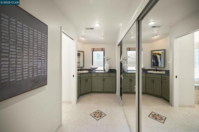 554 Golf Club Road, Pleasant Hill CA: https://media.crmls.org/mediaz/92bf6837-0767-467f-801c-191f98c7d820.jpg