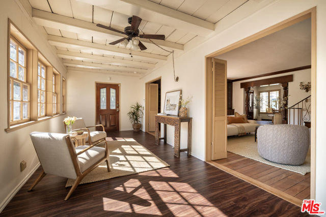 2136 Benedict Canyon Drive, Beverly Hills CA: https://media.crmls.org/mediaz/92c071a2-412a-4562-b8dd-3711a46afb62.jpg