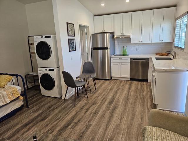 4884 Avenida Del Sol, Joshua Tree CA: https://media.crmls.org/mediaz/92c09379-cf69-4122-bc74-bfa44f0a0528.jpg