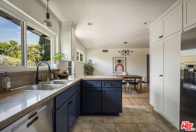 1943 Coolidge Avenue, Altadena CA: https://media.crmls.org/mediaz/92c1a521-ff0f-446c-9a0d-7774e94e9970.jpg