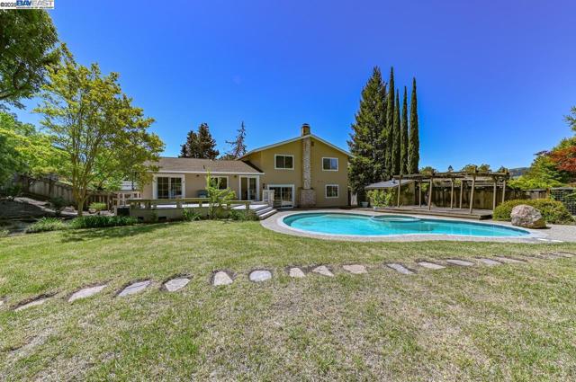 351 Castenada Ct, Danville CA: https://media.crmls.org/mediaz/92c1f51f-c791-497f-b13f-82cc898757a0.jpg