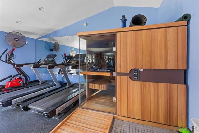 13330 Caminito Ciera, San Diego CA: https://media.crmls.org/mediaz/92c22ea6-7cb4-4176-ae21-fa2bbb08d98a.jpg
