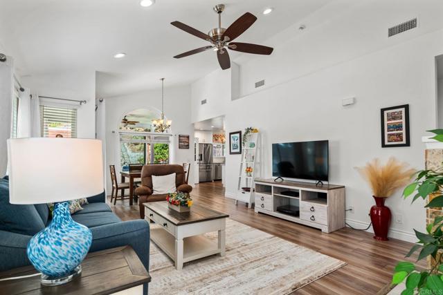 Detail Gallery Image 4 of 42 For 1855 Corte Segundo, Oceanside,  CA 92056 - 3 Beds | 2 Baths