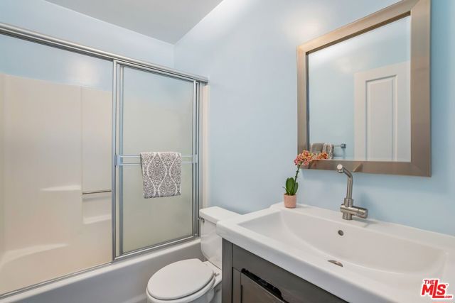 874 N Norman Place, Los Angeles CA: https://media.crmls.org/mediaz/92c29cd8-a60c-4b0a-992d-f06f9367c670.jpg