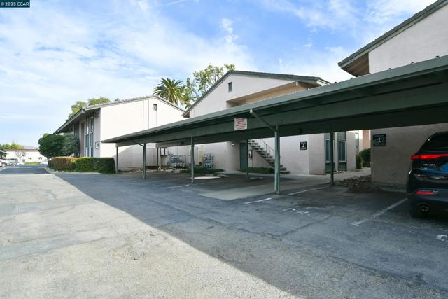 4888 Clayton Rd, Concord CA: https://media.crmls.org/mediaz/92c38cc1-1a68-444d-b3ec-bef113ee4717.jpg