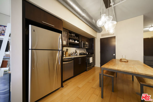 1100 S Hope Street, Los Angeles CA: https://media.crmls.org/mediaz/92c3a09f-443b-4782-9753-b0b3dc187499.jpg