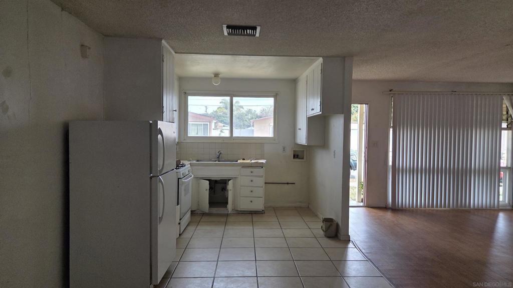 5020 Frink Avenue - photo 4