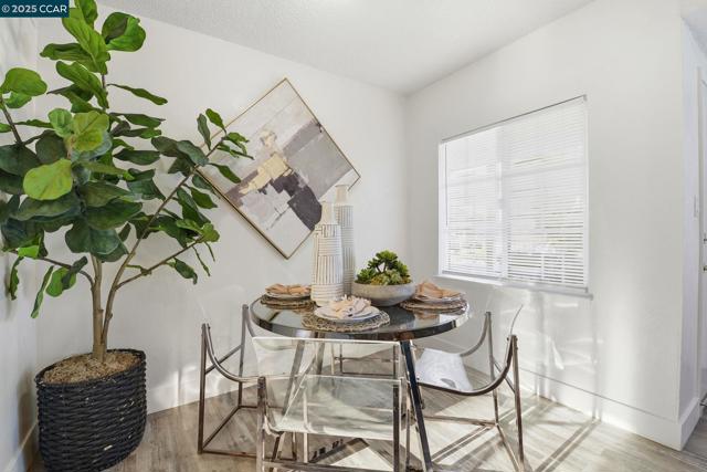 1035 Orange st, Concord CA: https://media.crmls.org/mediaz/92c3fca7-36f5-4ab9-962e-a1becdba3f9e.jpg