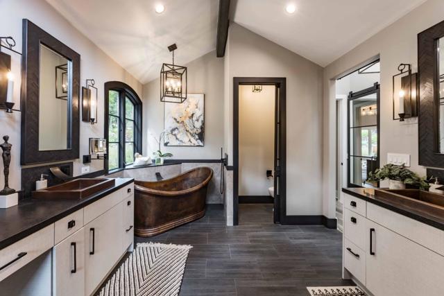 5 Oak Forest Court, Portola Valley CA: https://media.crmls.org/mediaz/92c40dca-8047-40af-8ca3-61291f27b72d.jpg