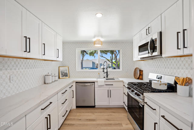 Detail Gallery Image 6 of 32 For 930 Topsail Ct, Oxnard,  CA 93035 - 4 Beds | 2 Baths