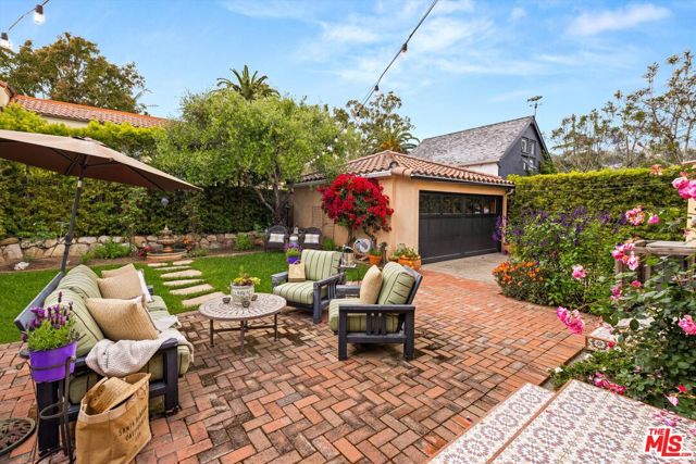 305 E Islay Street, Santa Barbara CA: https://media.crmls.org/mediaz/92c49781-7f69-4152-95d6-8a8425d6707d.jpg
