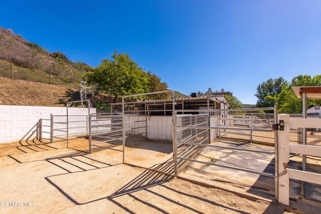 6144 1/4 Chesebro Road, Agoura Hills CA: https://media.crmls.org/mediaz/92c5aa30-138c-44a7-a790-ac7a4c883ebb.jpg