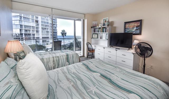 1770 Avenida Del Mundo, Coronado CA: https://media.crmls.org/mediaz/92c644d9-15bf-4a37-b615-a38d53a5e1dc.jpg