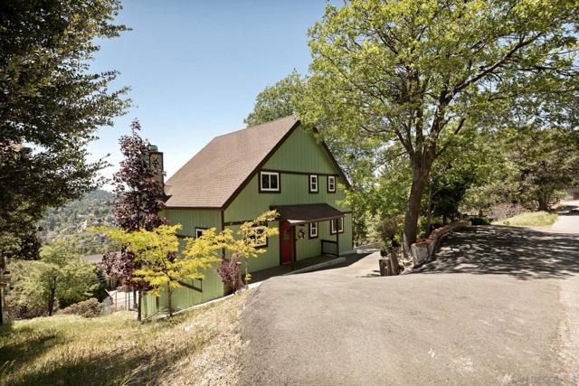 1141 Grass Valley Road, Lake Arrowhead CA: https://media.crmls.org/mediaz/92c65cf1-ad3c-4371-82fd-21cb630bb068.jpg