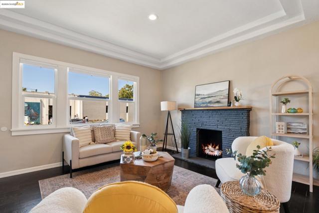 1092 Dwight Way, Berkeley CA: https://media.crmls.org/mediaz/92c668b3-2569-45b5-aade-cf1095e21c6f.jpg