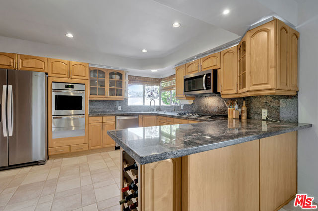 15511 Woodcrest Drive, Sherman Oaks CA: https://media.crmls.org/mediaz/92c6a7f9-0a8a-4a61-9f8f-edf888568f5e.jpg