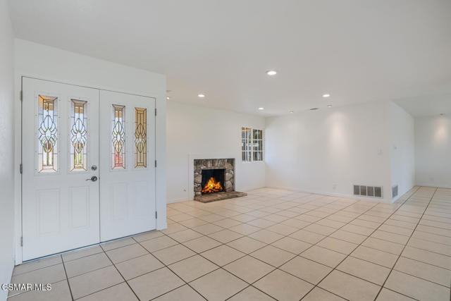 86 Teasdale Street, Thousand Oaks CA: https://media.crmls.org/mediaz/92c6b056-16b4-4152-8e78-6b4ba3003983.jpg