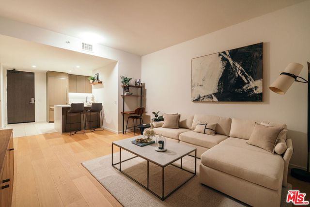 889 Francisco Street, Los Angeles CA: https://media.crmls.org/mediaz/92c6c434-5f25-4618-b5e9-43d4f36ffc3b.jpg