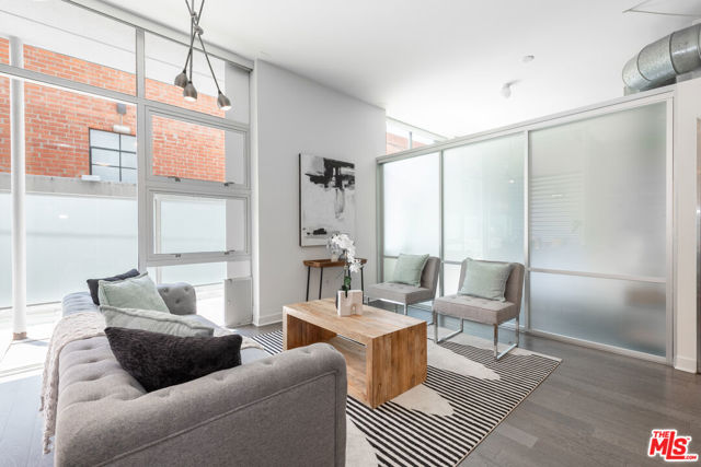 4080 Glencoe Avenue, Marina del Rey CA: https://media.crmls.org/mediaz/92c7d1c3-d8bf-4ff8-b28e-61826404c2f2.jpg