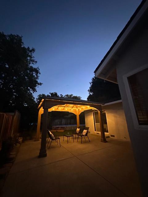364 Utica Lane, San Jose CA: https://media.crmls.org/mediaz/92c7f038-30e7-49f4-b041-e63e5489094b.jpg