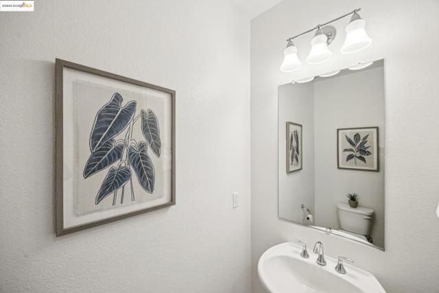 2823 Cathwood Ln, Alameda CA: https://media.crmls.org/mediaz/92c84629-a01a-4e09-904c-019dbe7e85b5.jpg